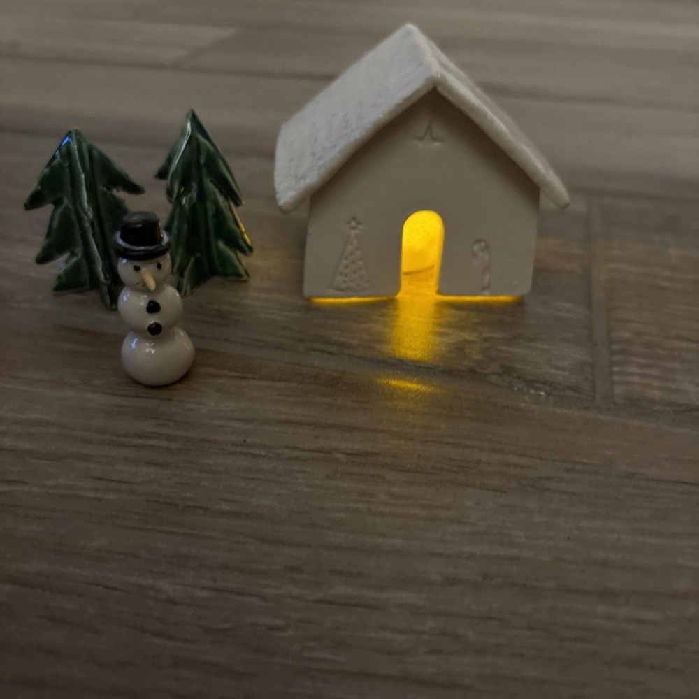 Handmade Mini Ceramic Lighted House 3" w/ 2 Trees & Snowman- Made In USA - Picture 8 of 11
